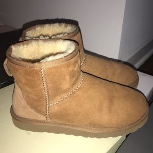 Ugg Short Boots in Chestnut sz 8